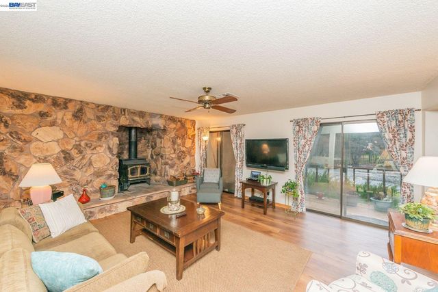 2393 Poker Bar Rd, Douglas City, CA 96024