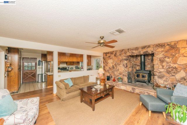 2393 Poker Bar Rd, Douglas City, CA 96024