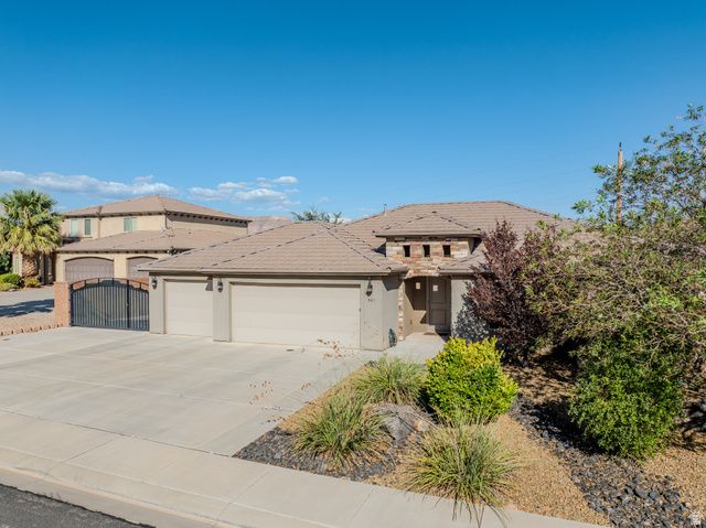 968 N 300 W CIR, Hurricane, UT 84737