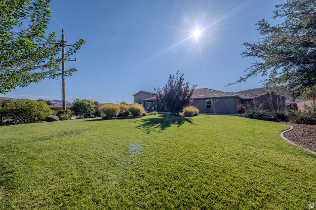 968 N 300 W CIR, Hurricane, UT 84737