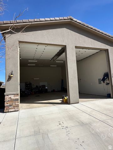 968 N 300 W CIR, Hurricane, UT 84737