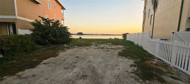 376 145TH AVENUE E, Madeira Beach, FL 33708