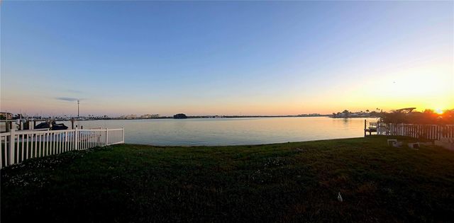 376 145TH AVENUE E, Madeira Beach, FL 33708