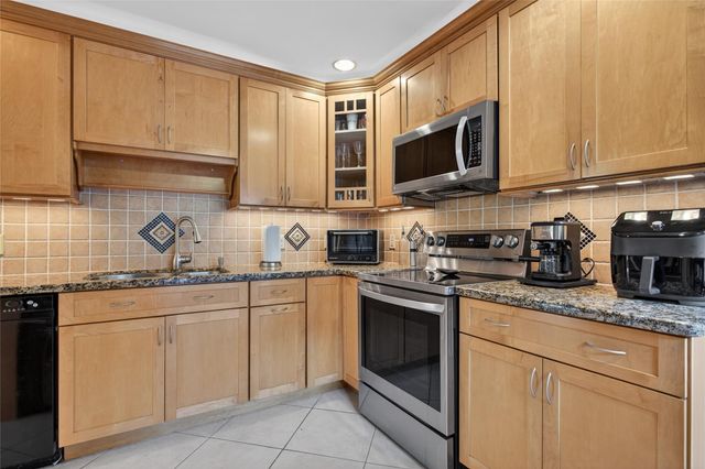 1804 Tamarind Ln, Coconut Creek, FL 33063