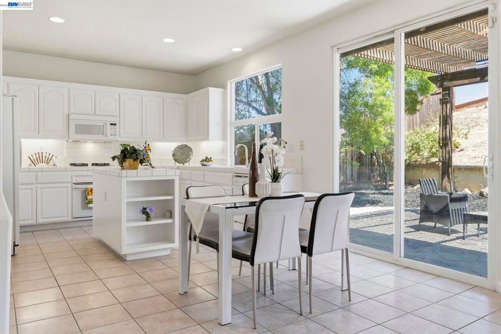 Image 12 of property listing at 2627 Leopard Way, Antioch, CA 94531