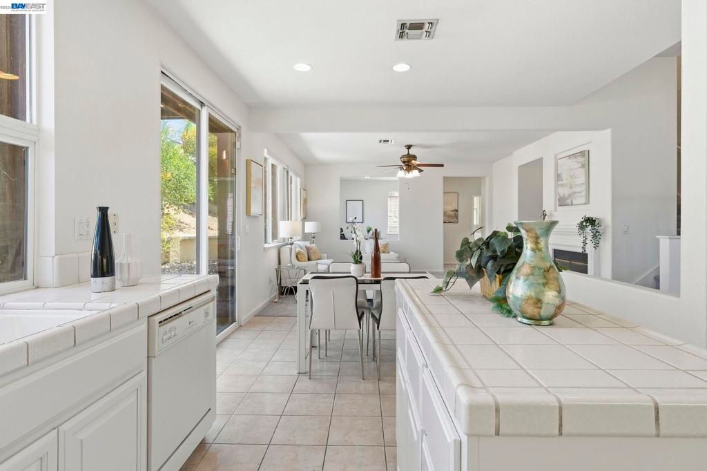 Image 15 of property listing at 2627 Leopard Way, Antioch, CA 94531