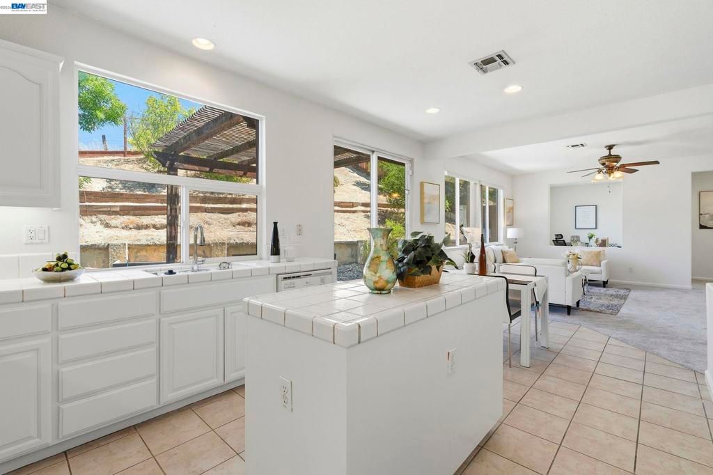 Image 17 of property listing at 2627 Leopard Way, Antioch, CA 94531