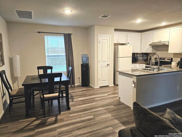 5754 Sunset Point, San Antonio, TX 78242