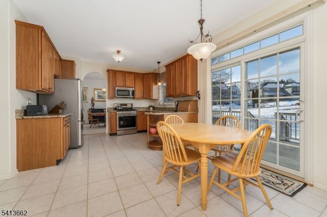 11 Jade Ln, Lopatcong Twp., NJ 08865