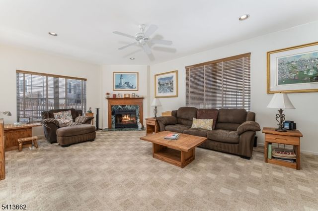 11 Jade Ln, Lopatcong Twp., NJ 08865