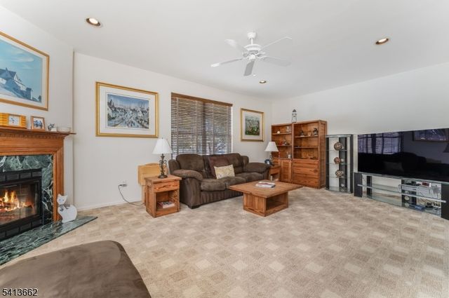 11 Jade Ln, Lopatcong Twp., NJ 08865