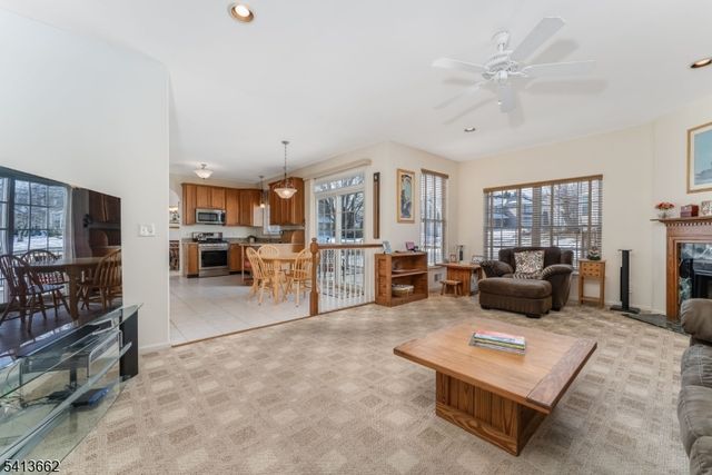 11 Jade Ln, Lopatcong Twp., NJ 08865