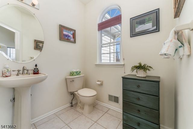 11 Jade Ln, Lopatcong Twp., NJ 08865