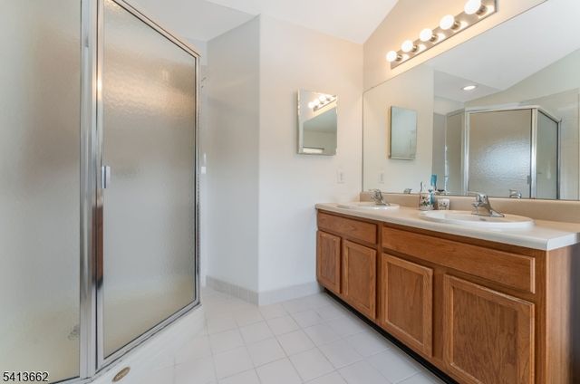 11 Jade Ln, Lopatcong Twp., NJ 08865