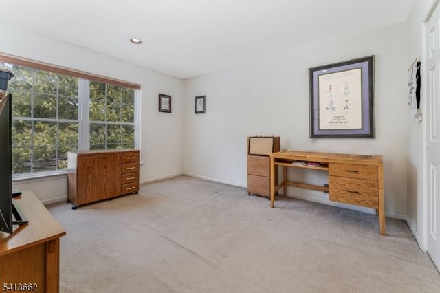 11 Jade Ln, Lopatcong Twp., NJ 08865