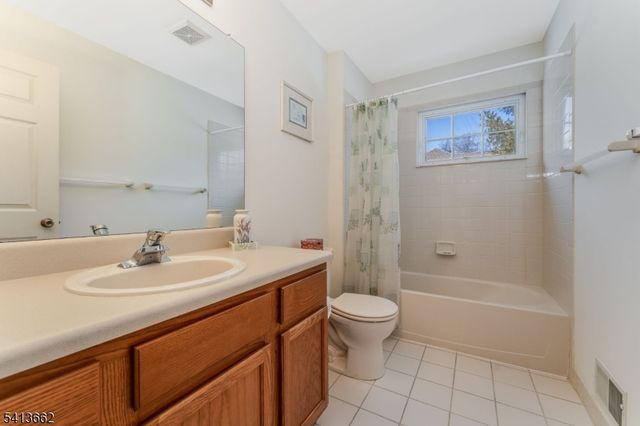 11 Jade Ln, Lopatcong Twp., NJ 08865