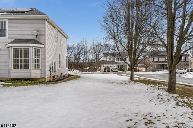 11 Jade Ln, Lopatcong Twp., NJ 08865