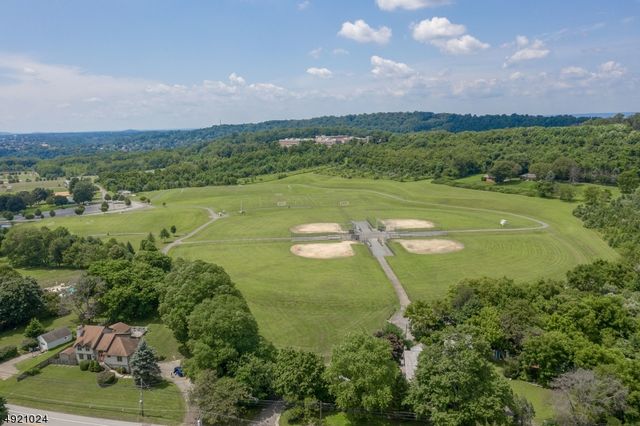 11 Jade Ln, Lopatcong Twp., NJ 08865