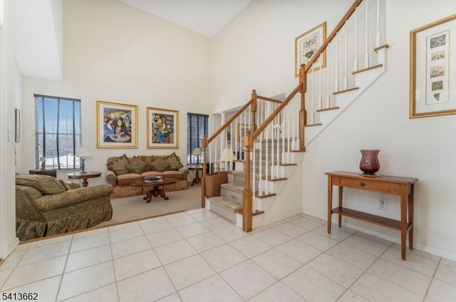 11 Jade Ln, Lopatcong Twp., NJ 08865