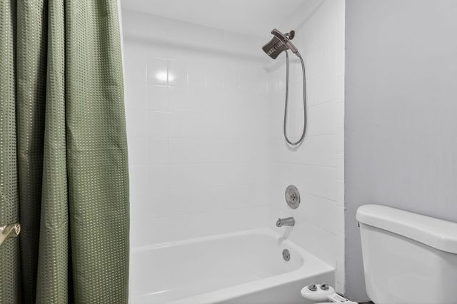 20110 NE 3rd Court 5, Miami, FL 33179