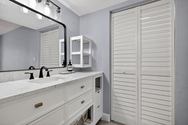 20110 NE 3rd Court 5, Miami, FL 33179