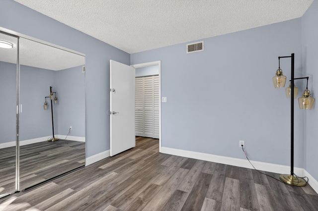 20110 NE 3rd Court 5, Miami, FL 33179