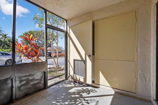 20110 NE 3rd Court 5, Miami, FL 33179