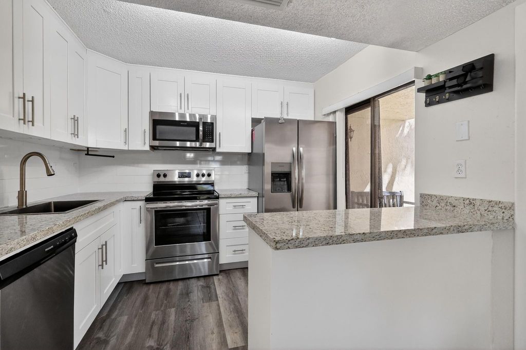 20110 NE 3rd Court 5, Miami, FL 33179