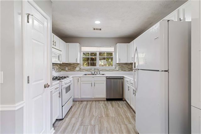 973 Ashwood Green Court, Snellville, GA 30078