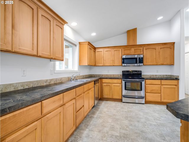 225 Sw VALLEYS EDGE St, Mc Minnville, OR 97128