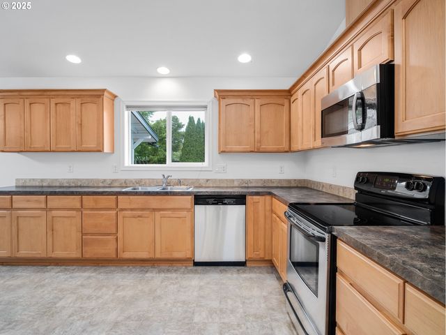 225 Sw VALLEYS EDGE St, Mc Minnville, OR 97128