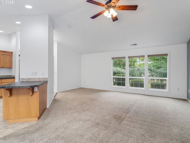 225 Sw VALLEYS EDGE St, Mc Minnville, OR 97128