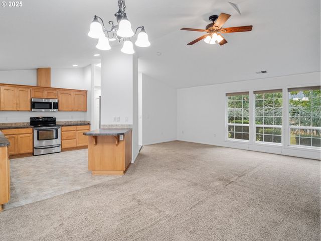 225 Sw VALLEYS EDGE St, Mc Minnville, OR 97128