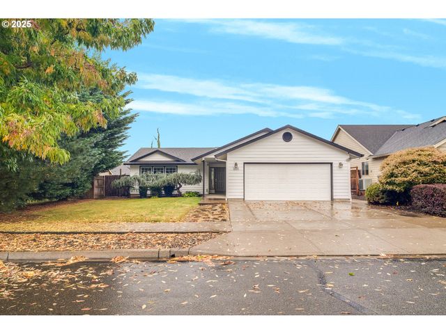 225 Sw VALLEYS EDGE St, Mc Minnville, OR 97128