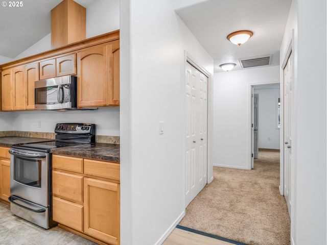 225 Sw VALLEYS EDGE St, Mc Minnville, OR 97128