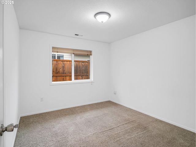 225 Sw VALLEYS EDGE St, Mc Minnville, OR 97128