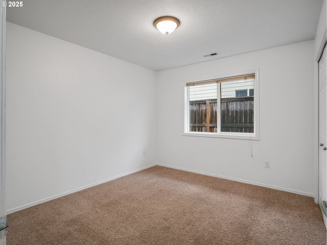 225 Sw VALLEYS EDGE St, Mc Minnville, OR 97128