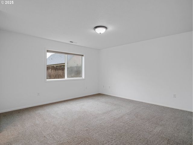 225 Sw VALLEYS EDGE St, Mc Minnville, OR 97128