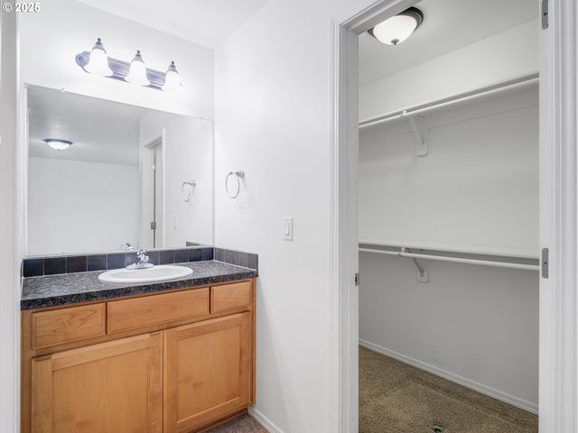 225 Sw VALLEYS EDGE St, Mc Minnville, OR 97128