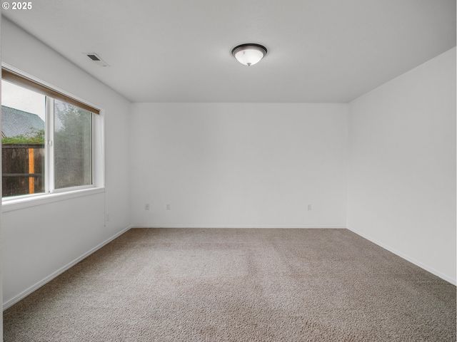 225 Sw VALLEYS EDGE St, Mc Minnville, OR 97128