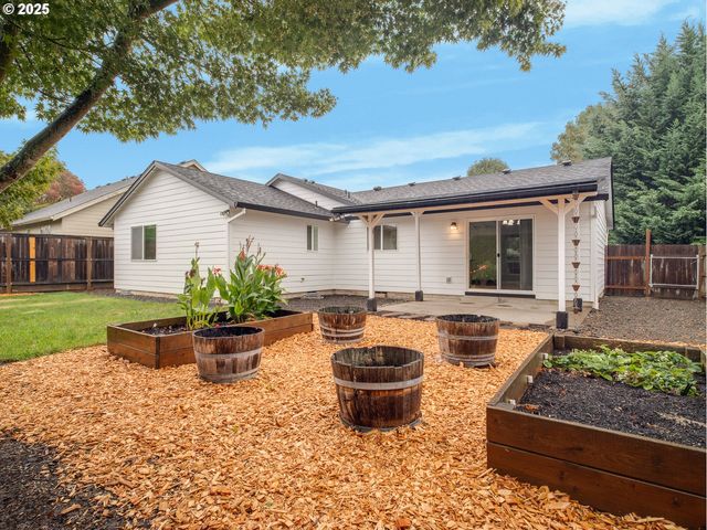 225 Sw VALLEYS EDGE St, Mc Minnville, OR 97128