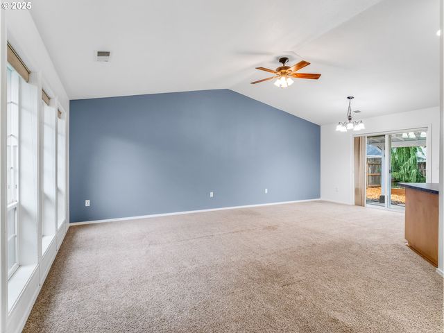 225 Sw VALLEYS EDGE St, Mc Minnville, OR 97128