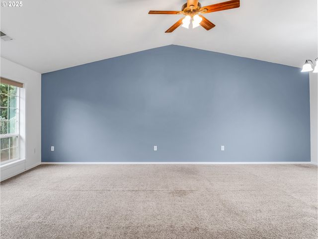 225 Sw VALLEYS EDGE St, Mc Minnville, OR 97128