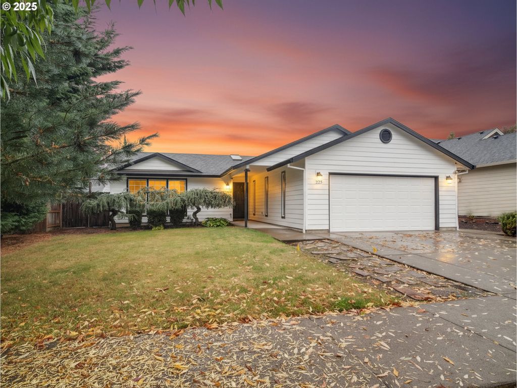 225 Sw VALLEYS EDGE St, Mc Minnville, OR 97128