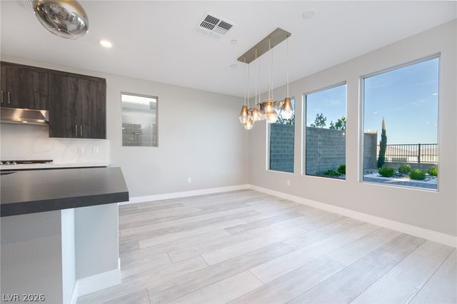 400 Red Feather Peak Court, Las Vegas, NV 89138