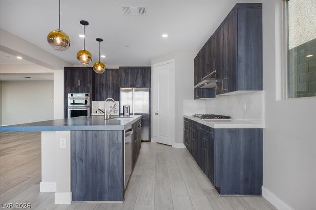 400 Red Feather Peak Court, Las Vegas, NV 89138