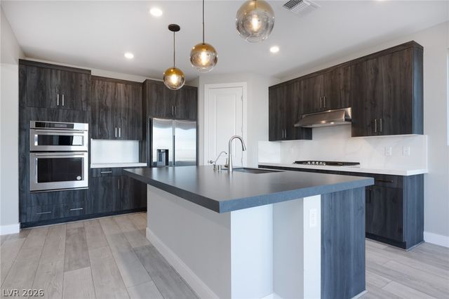 400 Red Feather Peak Court, Las Vegas, NV 89138