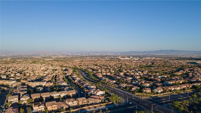 400 Red Feather Peak Court, Las Vegas, NV 89138