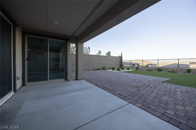 400 Red Feather Peak Court, Las Vegas, NV 89138