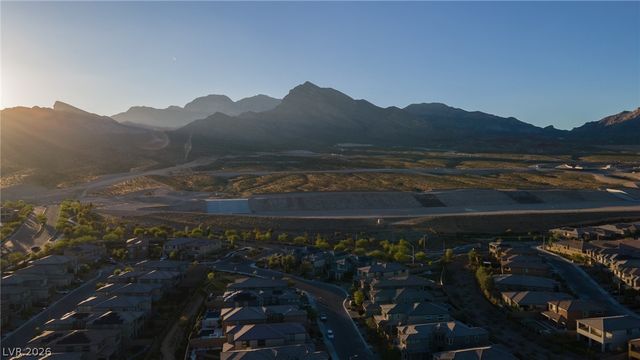 400 Red Feather Peak Court, Las Vegas, NV 89138
